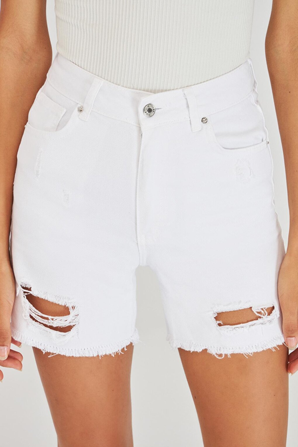 Women's White Ripped Detailed White Jean Shorts