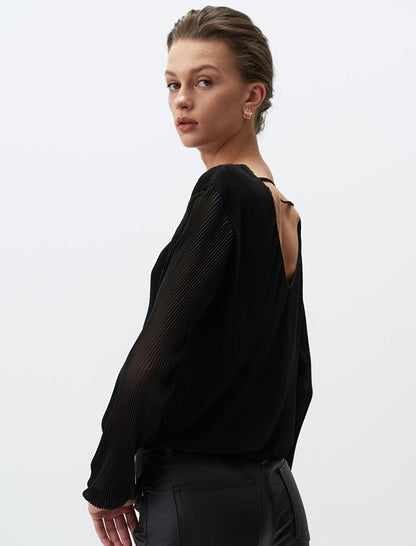 Black Crew Neck Long Sleeve Pleated Blouse