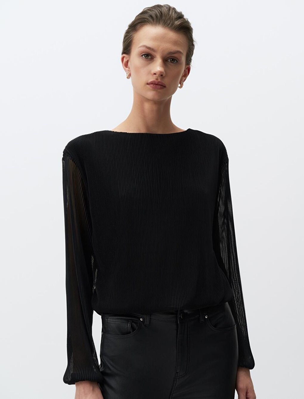 Black Crew Neck Long Sleeve Pleated Blouse