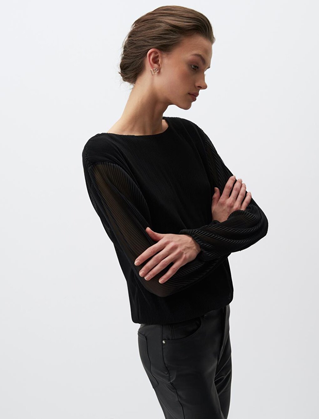 Black Crew Neck Long Sleeve Pleated Blouse