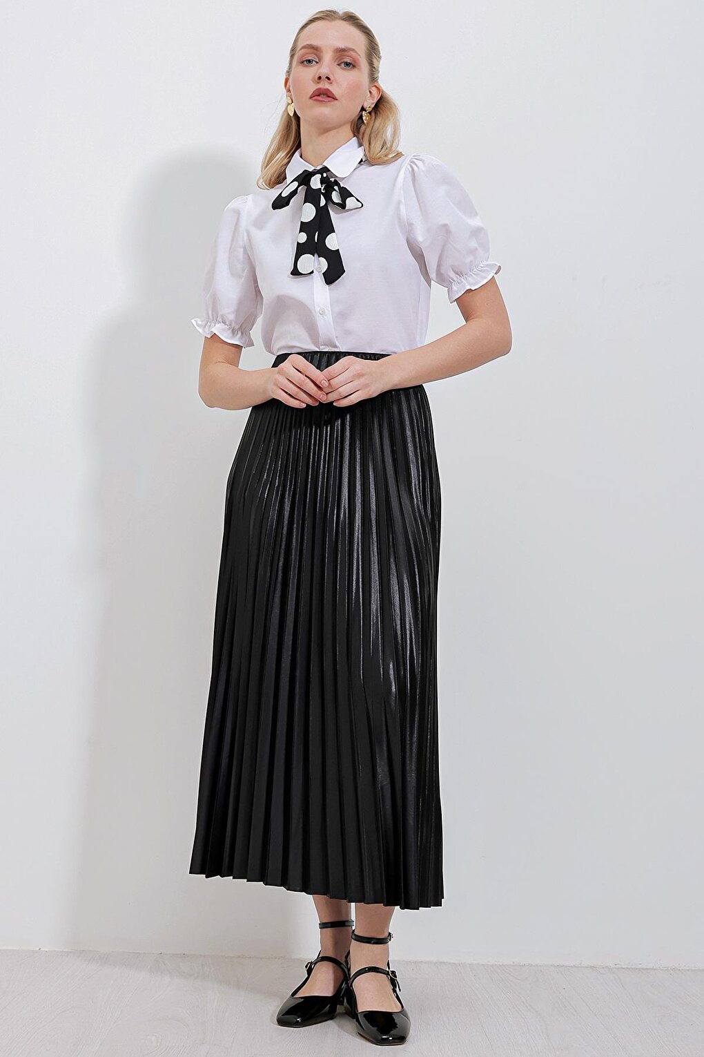 8009 Leather Look Pleated Skirt - Black