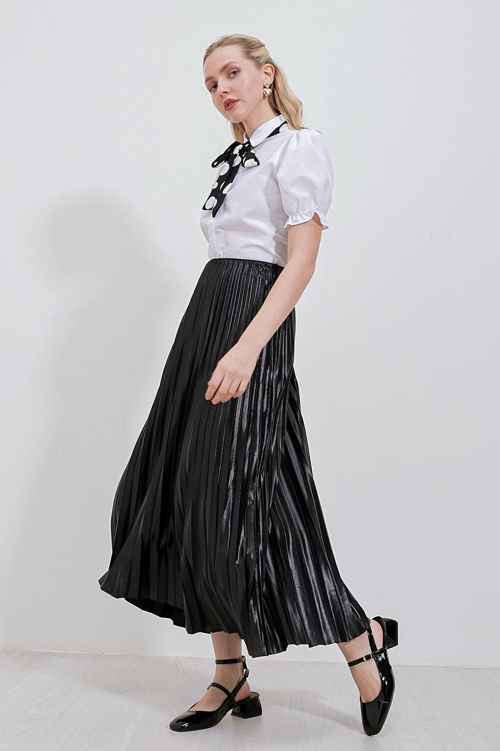 8009 Leather Look Pleated Skirt - Black