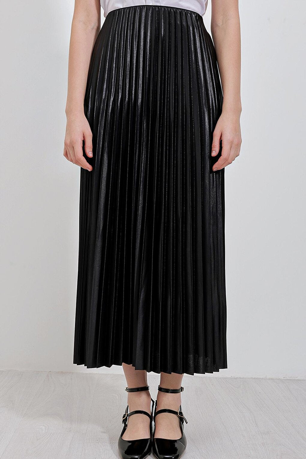 8009 Leather Look Pleated Skirt - Black