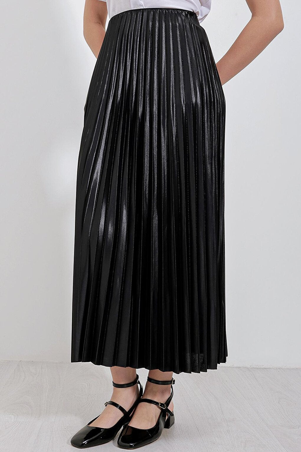 8009 Leather Look Pleated Skirt - Black