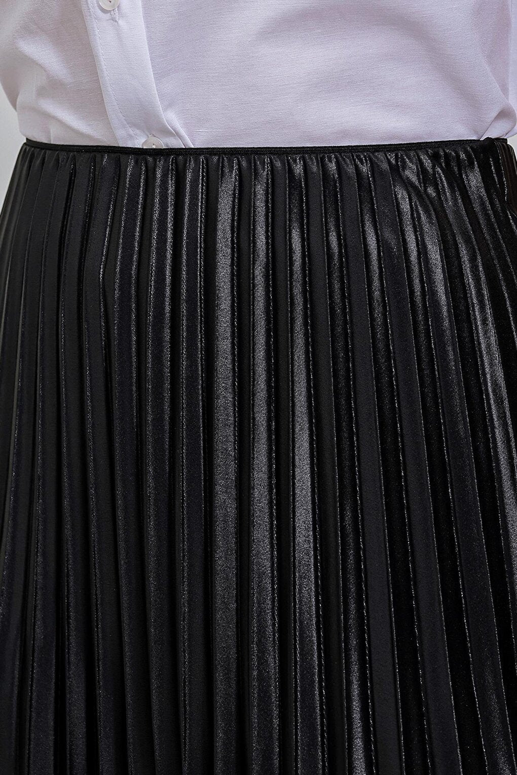 8009 Leather Look Pleated Skirt - Black