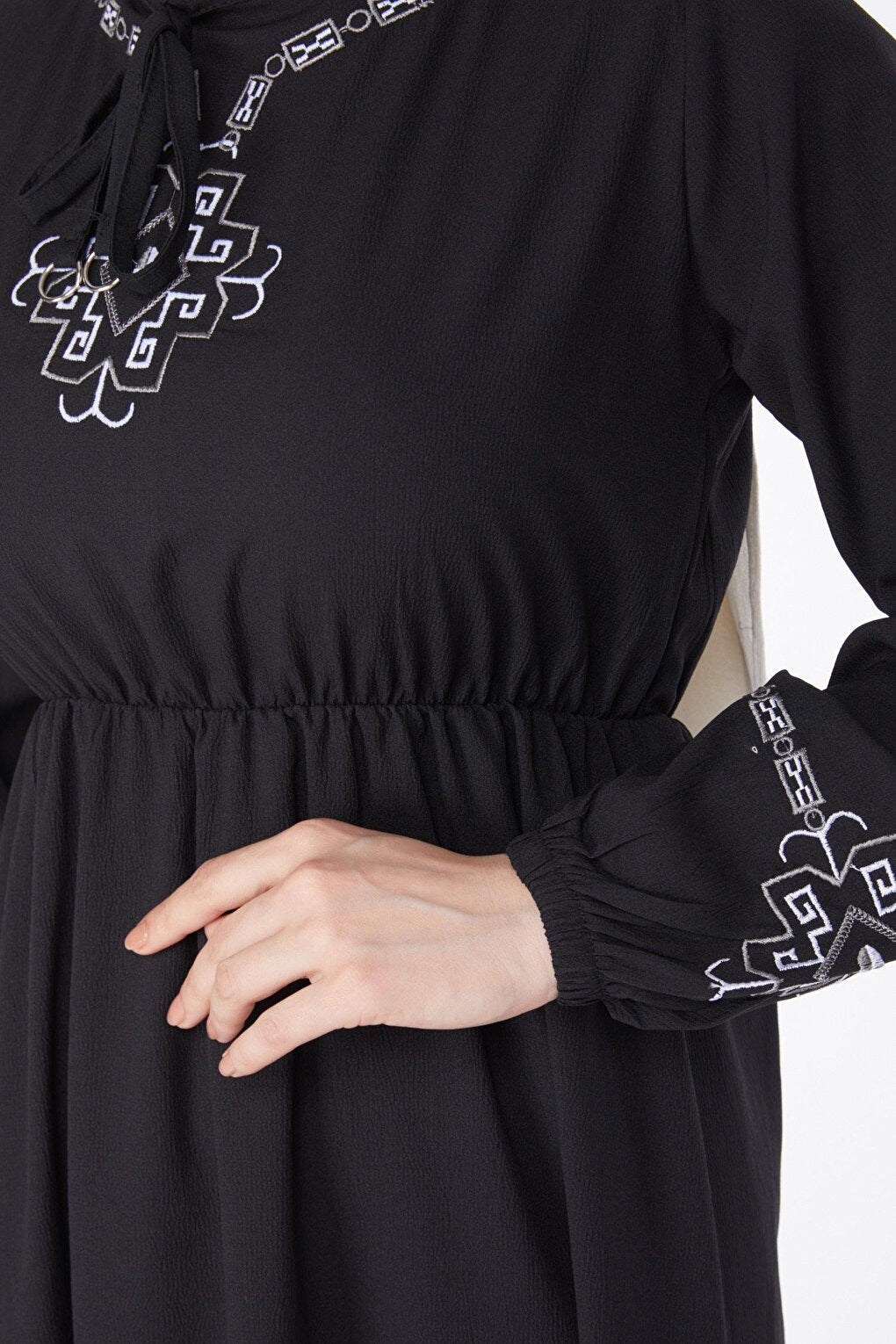 Straight Crew Neck Women's Black Long Sleeve Embroidered Dress - 13124