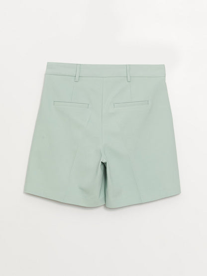 Women's Standard Fit Straight Shorts