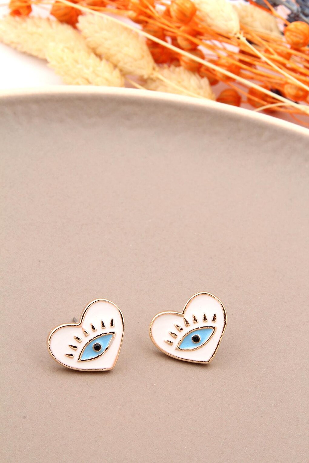 White Eye Figured Heart Earring