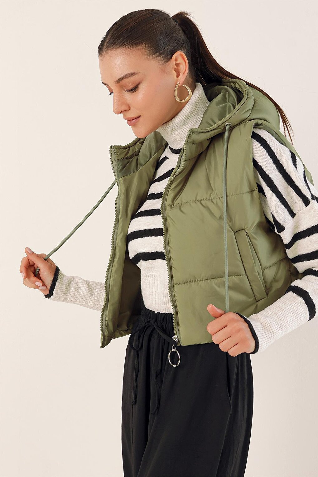 6789 Crop Puffer Vest - Khaki