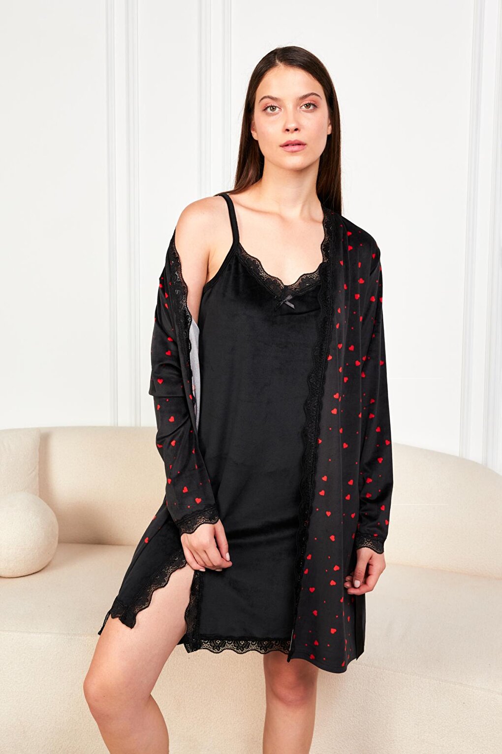 Women's Black Strappy Nightgown with Heart-shaped Dressing Gown FR Velvet 2-Piece Set PJM