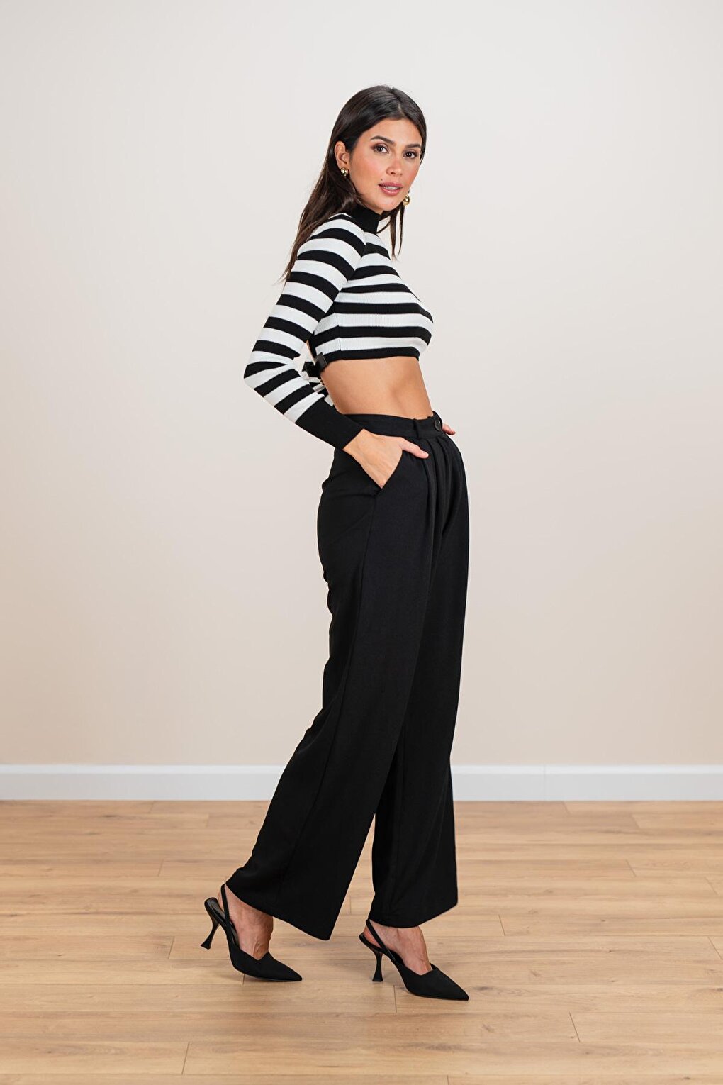 Women's Black Wide Leg Pleated Stylish Trousers