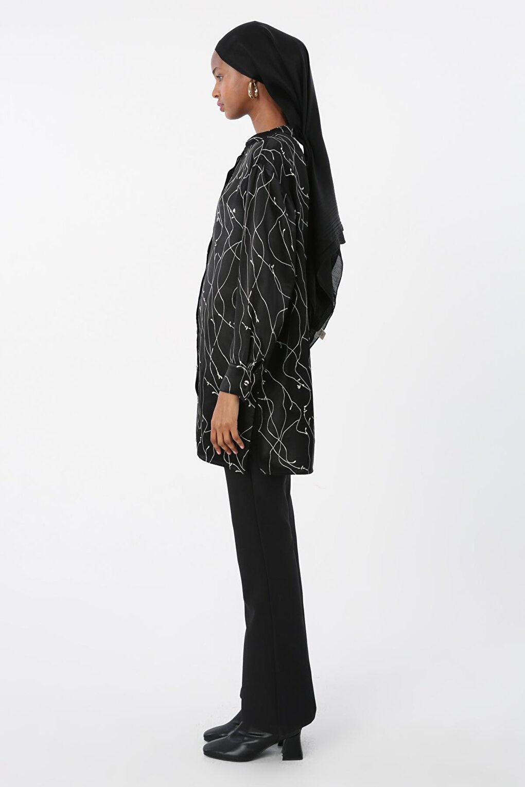 Black-Ecru Collar Shirt Tunic with Slits on the Sides