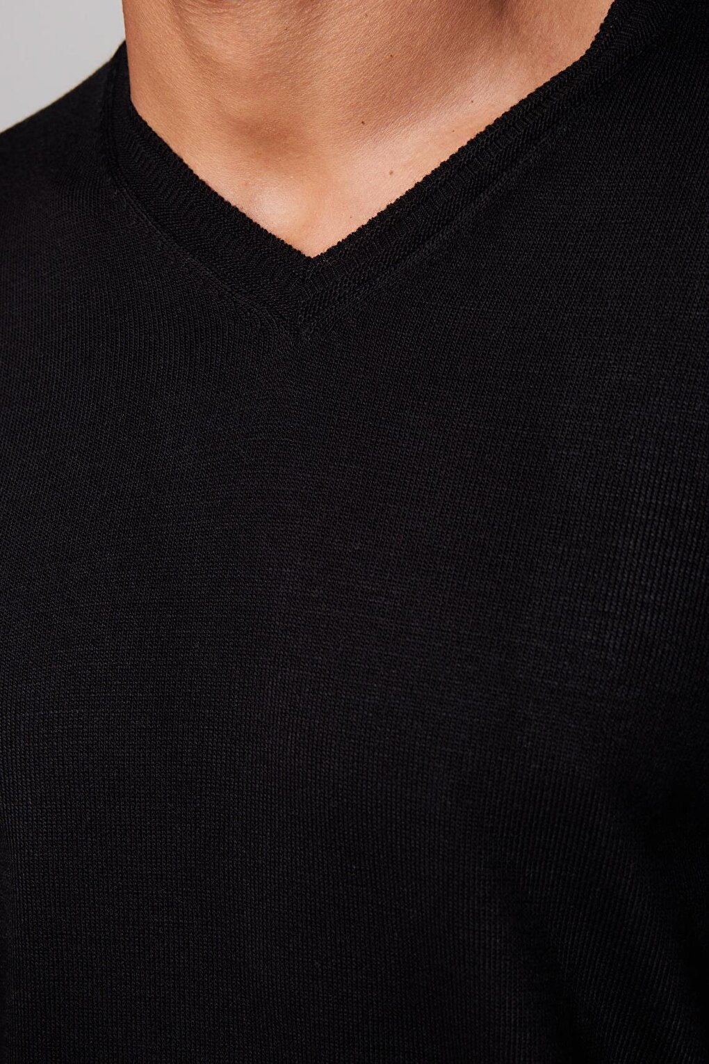 Men's Slim Fit Narrow Cut V-Neck Soft Textured Black Sweater