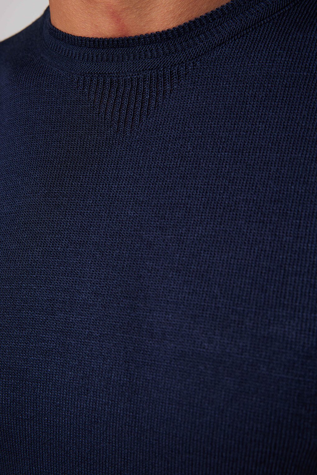 Men's Slim Fit Narrow Cut Crew Neck Non-Pilling Soft Textured Navy Blue Sweater