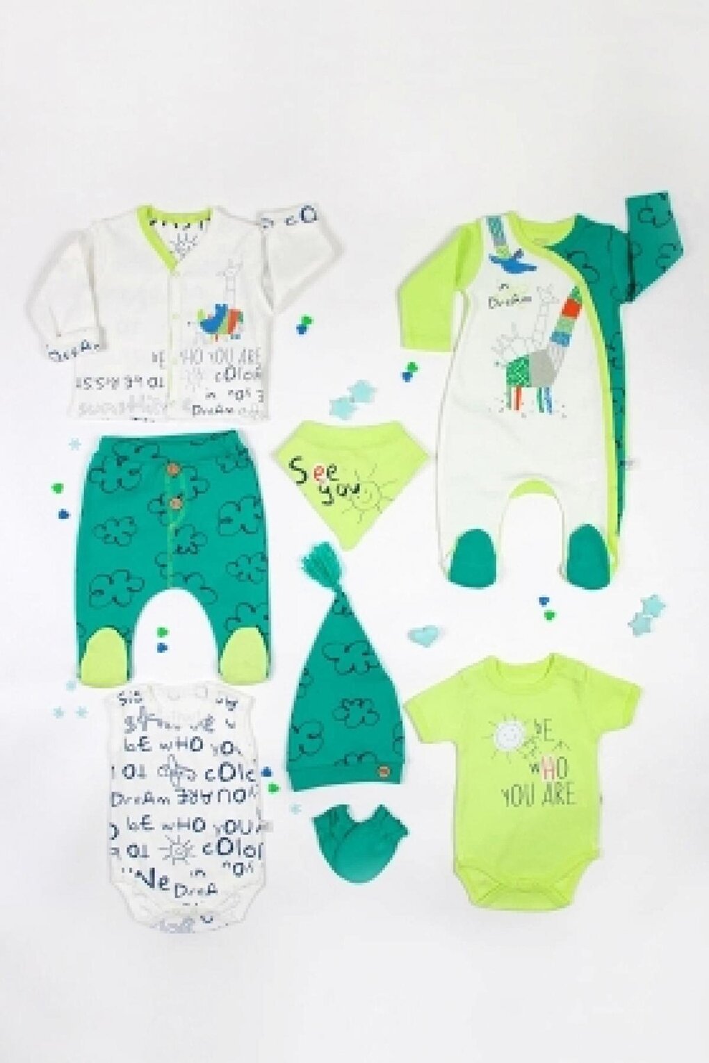 Green Giraffe Patterned 8-Piece Baby Hospital Discharge Set 16915