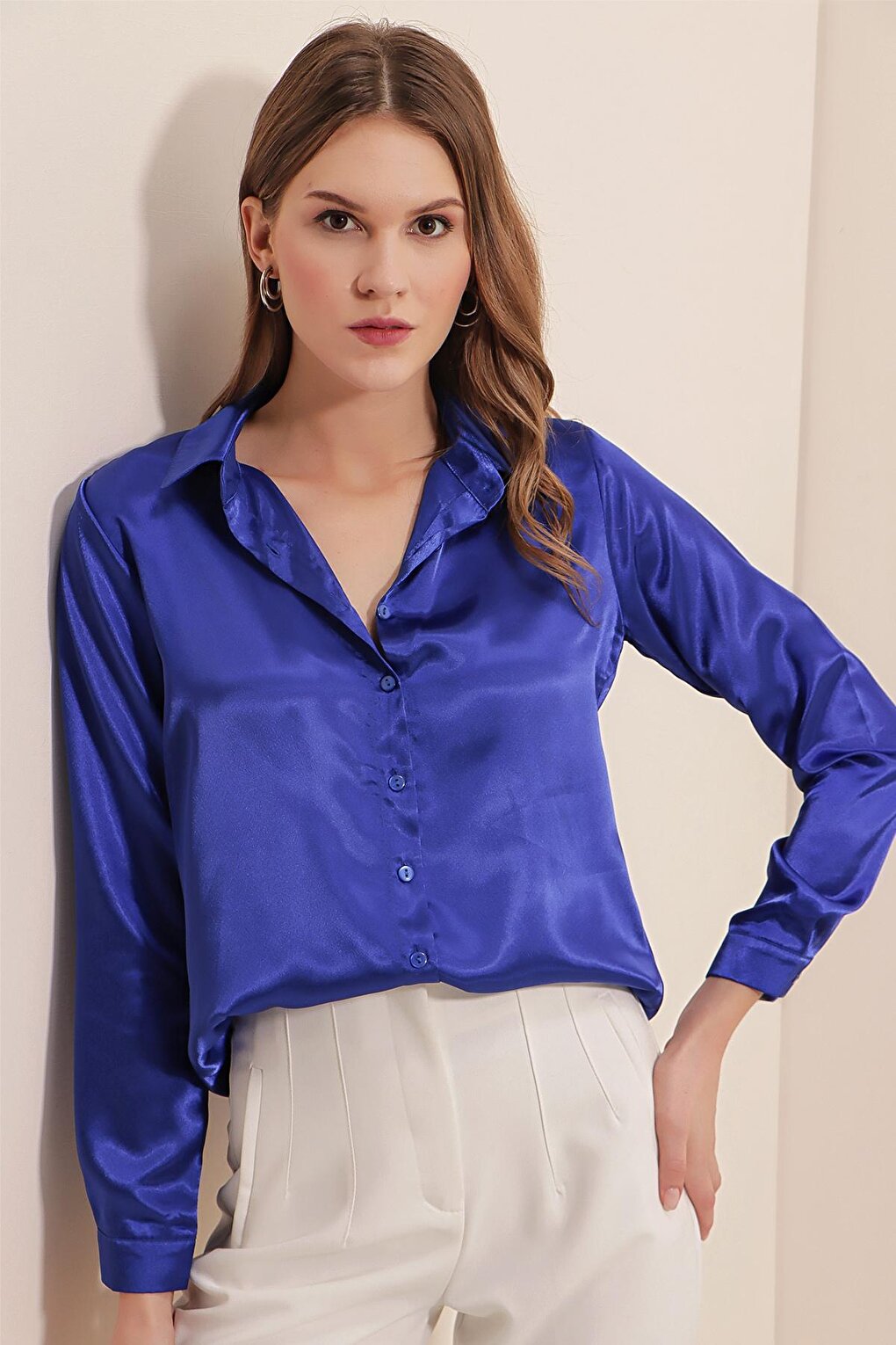 Women's Saks Blue Flowy Viscose Basic Satin Shirt