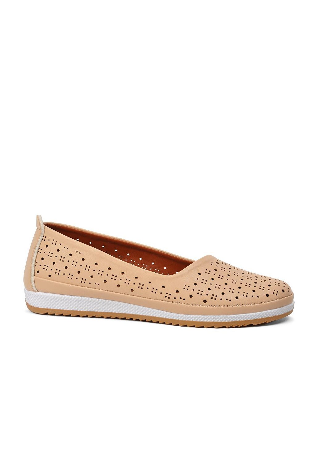 06 Nut Women's Perforated Casual Shoes