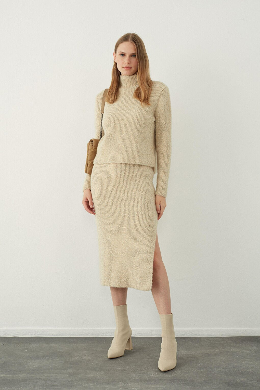 Beige Soft Textured Slit Midi Knitwear Skirt