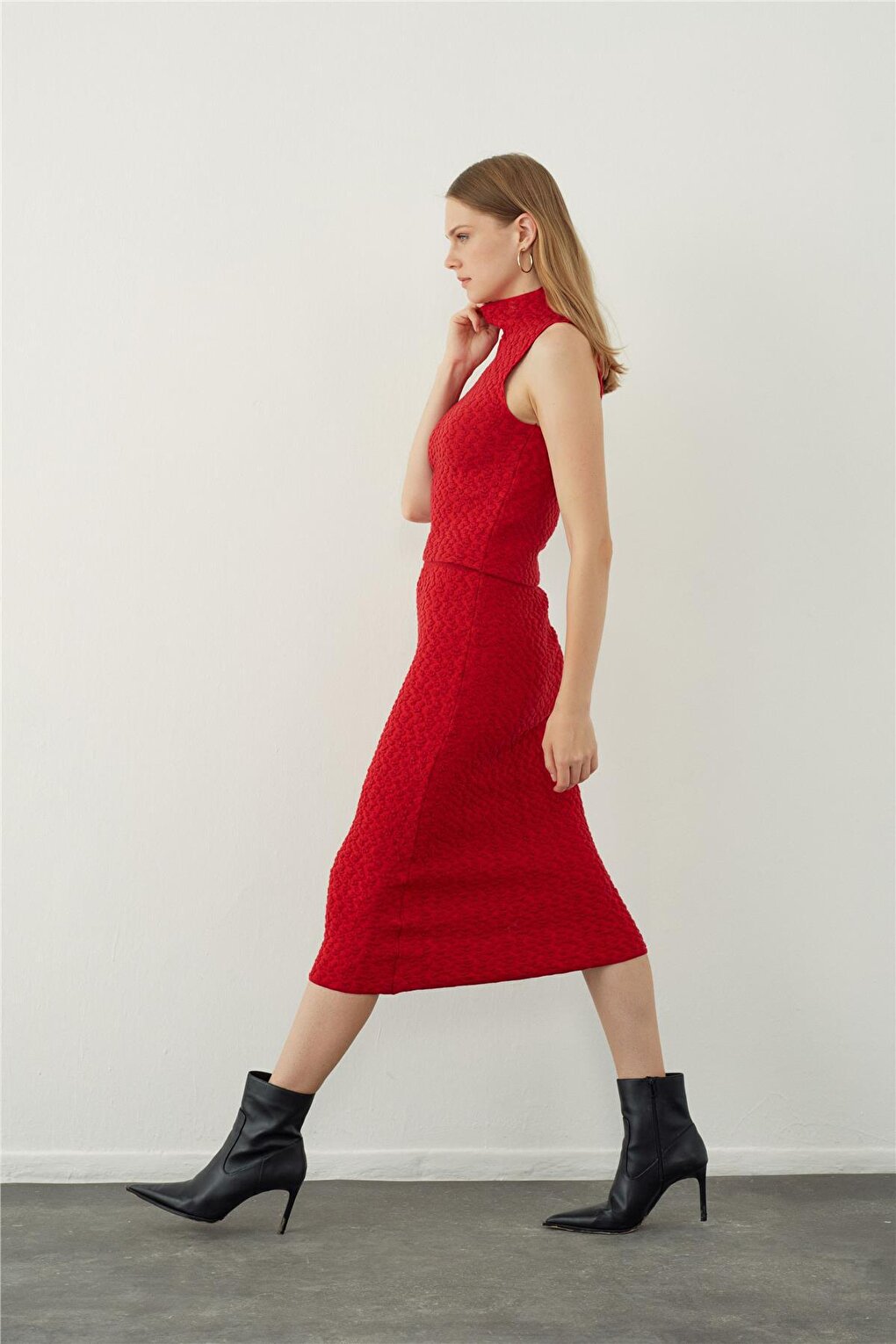 Red Embossed Patterned Midi Knit Skirt