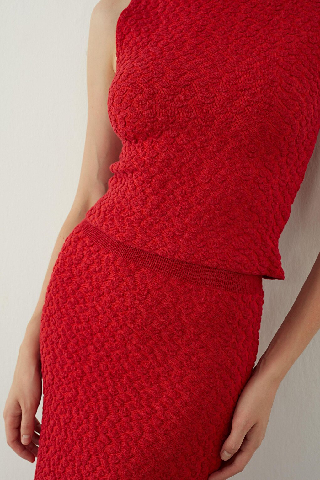 Red Embossed Patterned Midi Knit Skirt