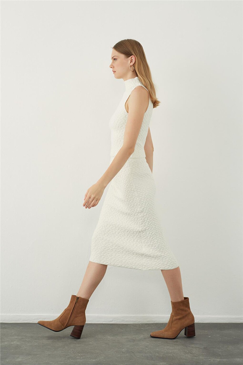 Ecru Embossed Patterned Midi Knit Skirt