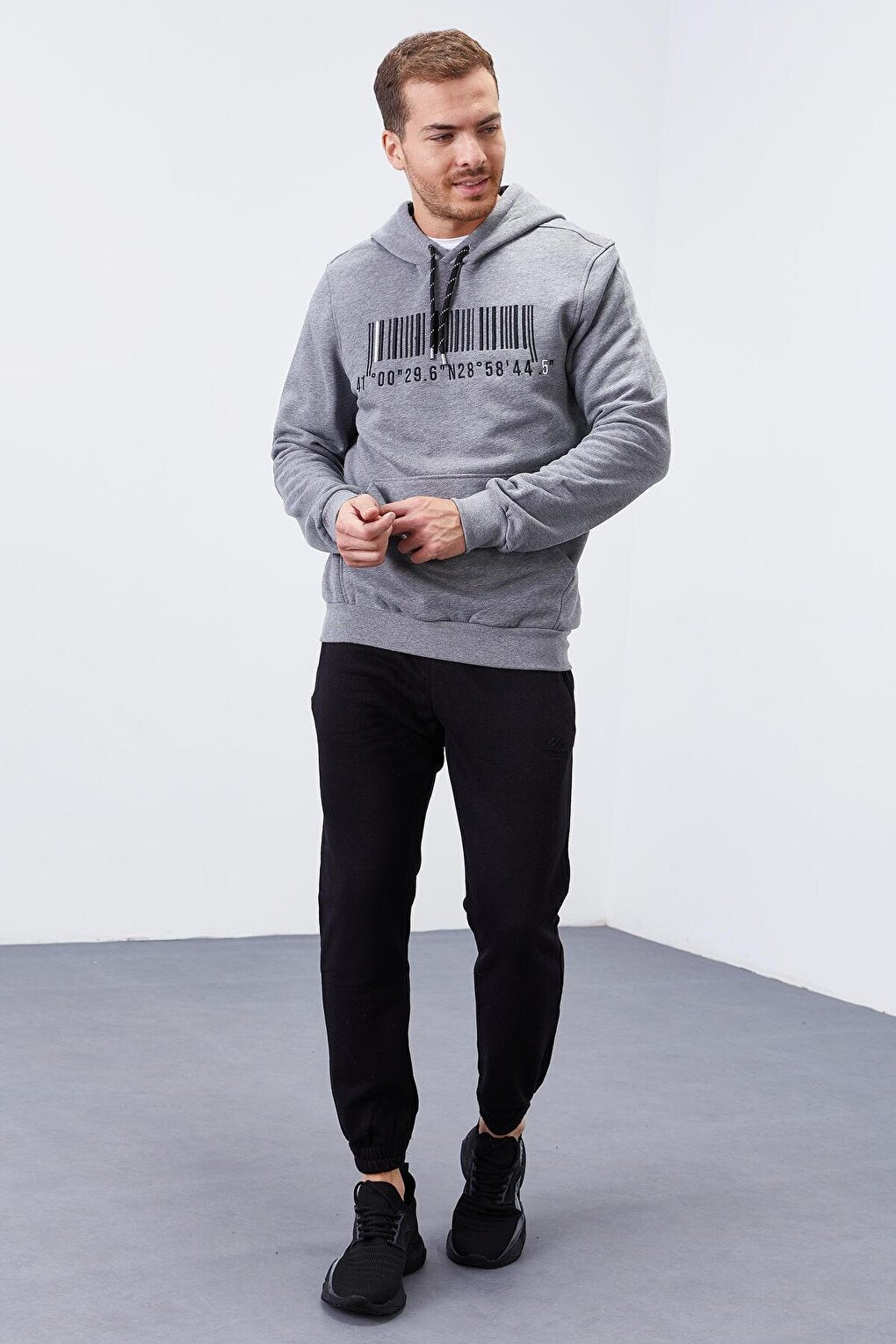 Gray Melange Embroidered Kangaroo Pocket Standard Fit Hooded Men's Sweatshirt - 87839