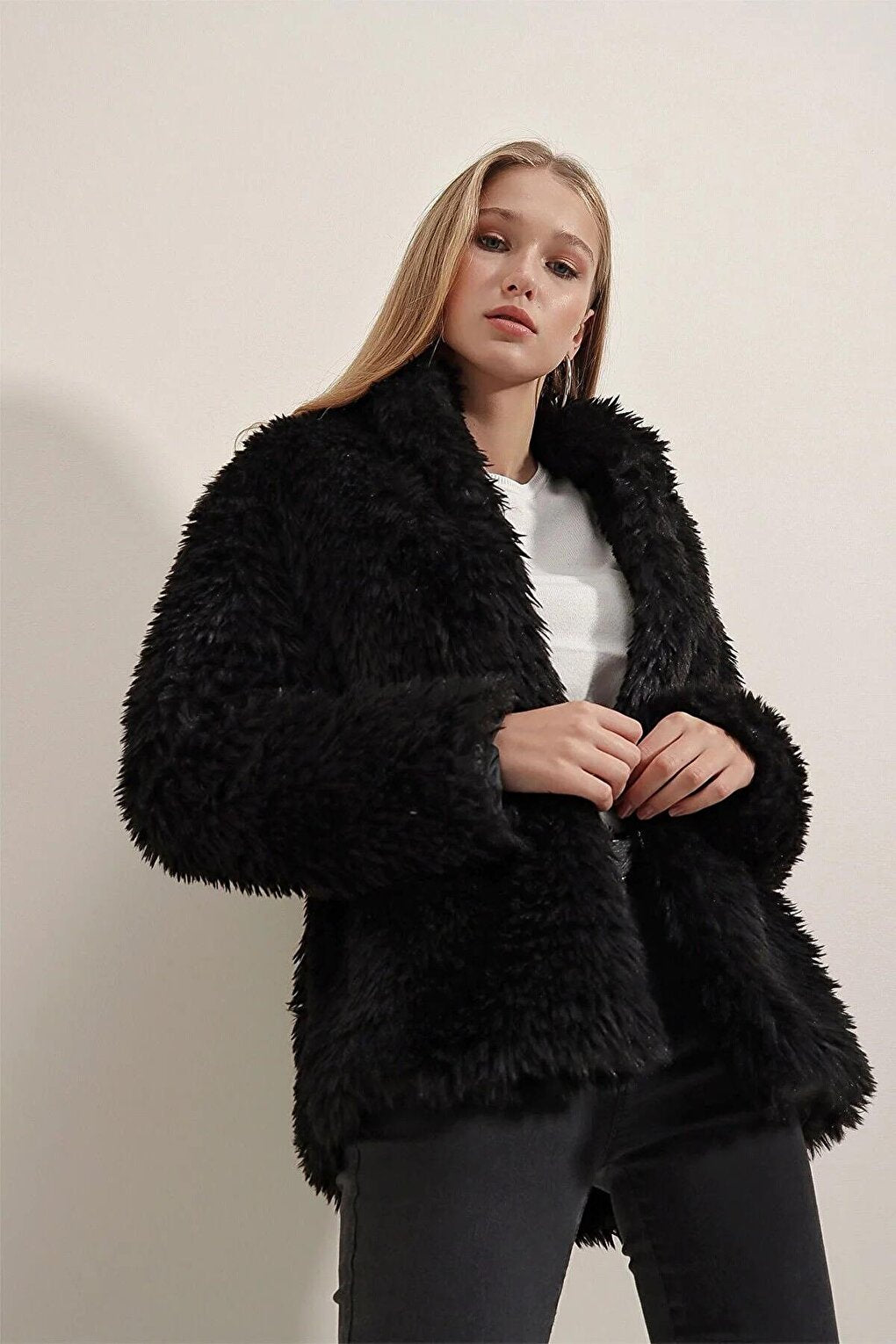 Women's Black Stylish Lined Plush Faux Fur Coat HZL23W-BD190881