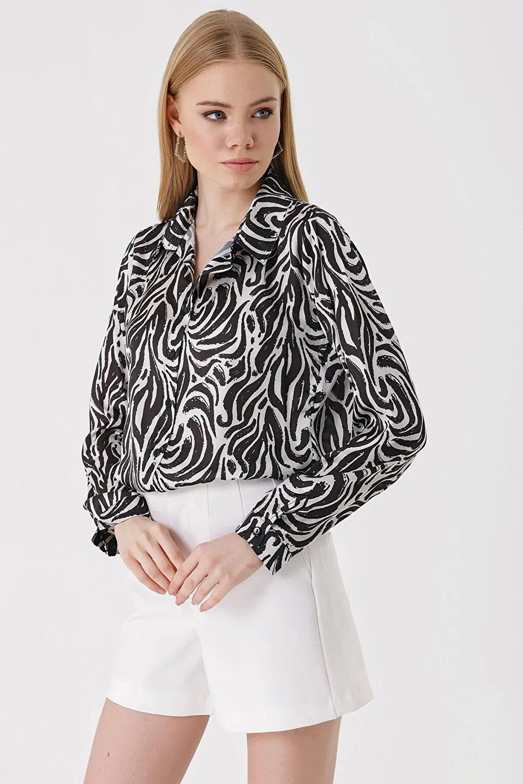 Women's Black and White Graffiti Patterned Fit Viscose Shirt HZL23W-BD137851