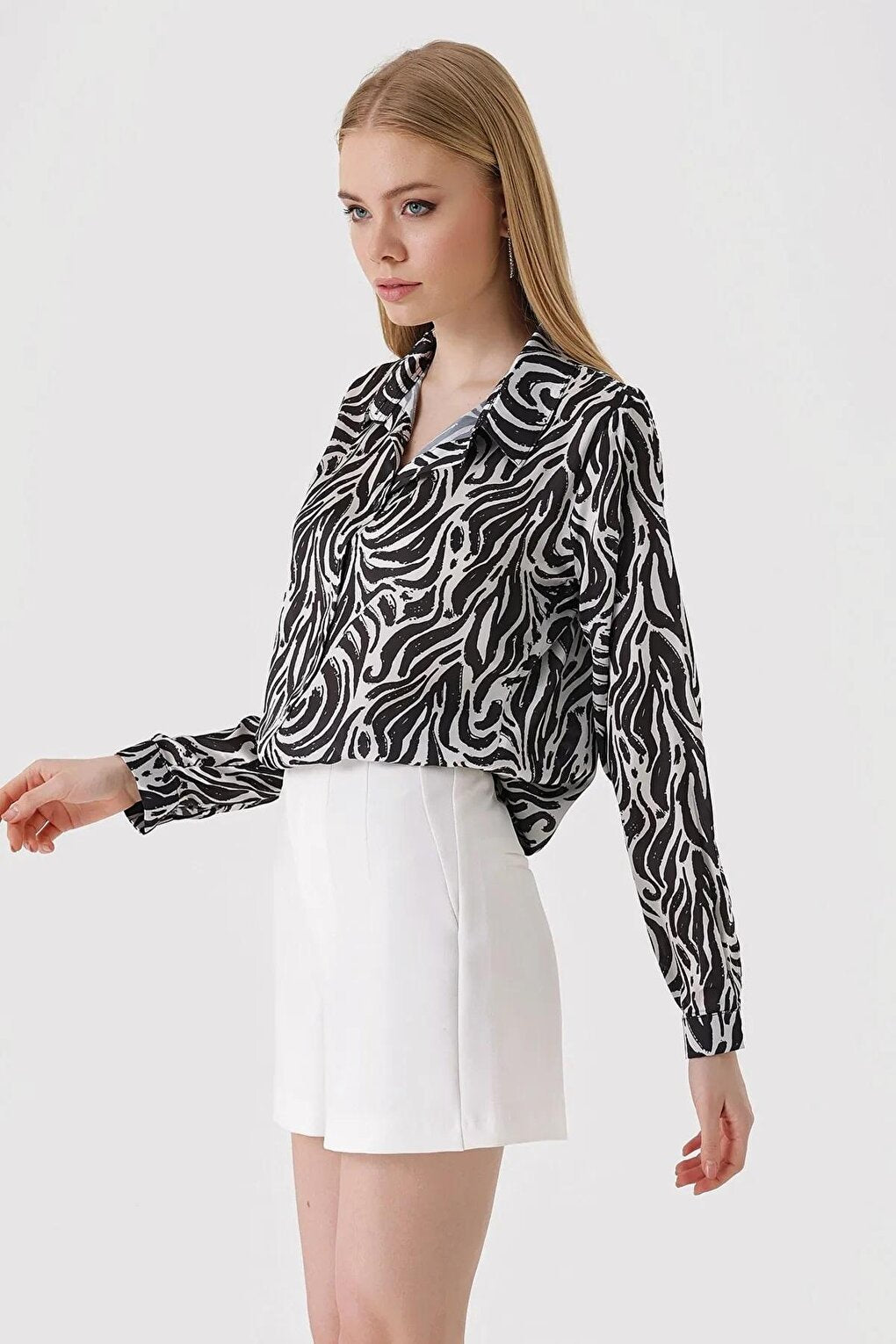 Women's Black and White Graffiti Patterned Fit Viscose Shirt HZL23W-BD137851