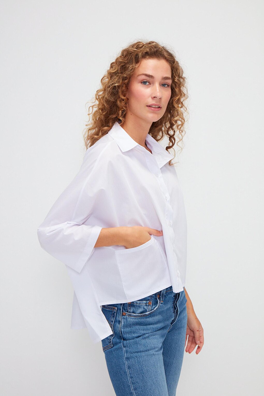 Asymmetric Cut Poplin Short Sleeve Shirt with Straight Pockets