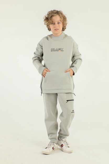 Thick Boys Tracksuit Set with Hooded Cargo Pocket and Side Zipper Detail