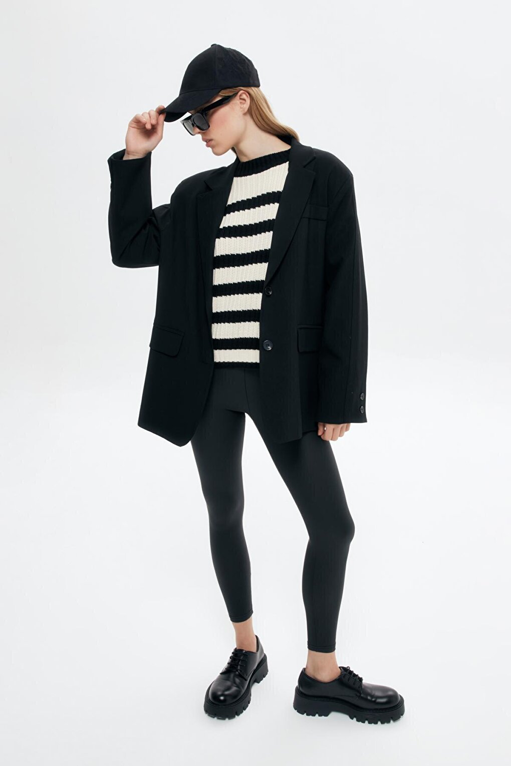 Low-cut Back Detailed Blazer Jacket Black