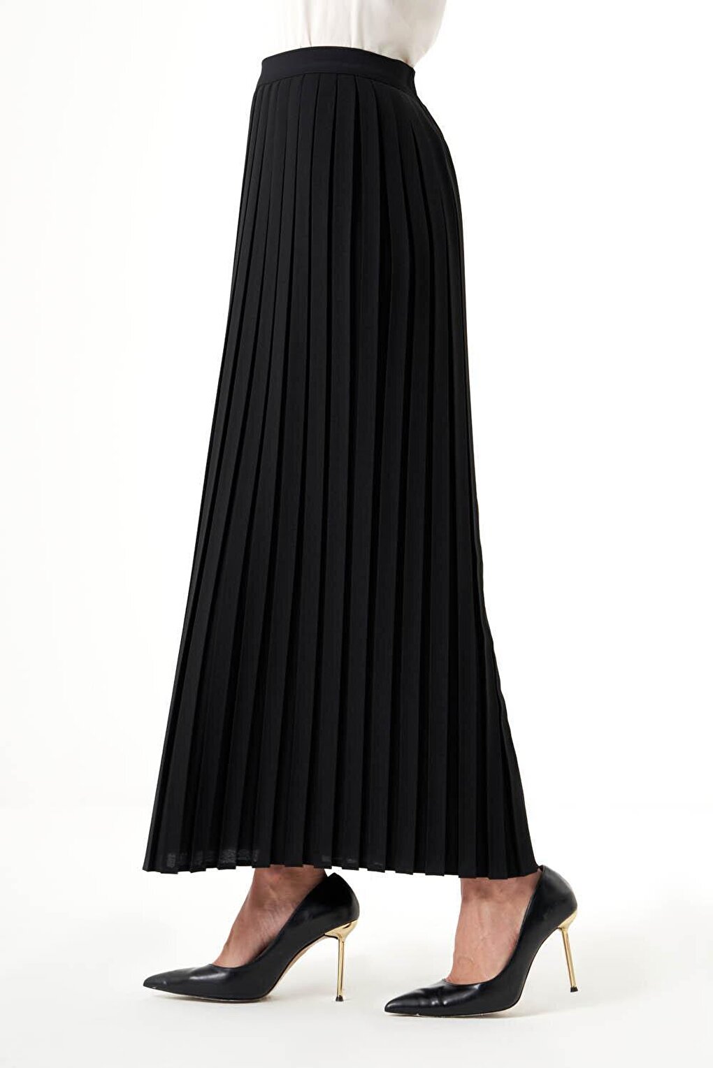 Crepe Pleated Black Skirt