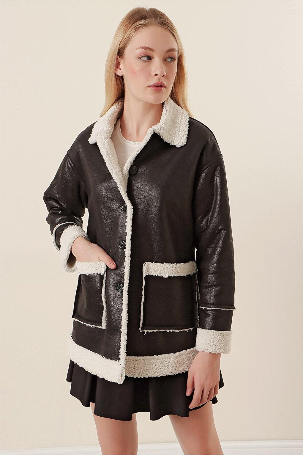 Women's Black Collar and Fur Inside Faux Leather Coat with Buttons on the Front Hzl23w-bd191001