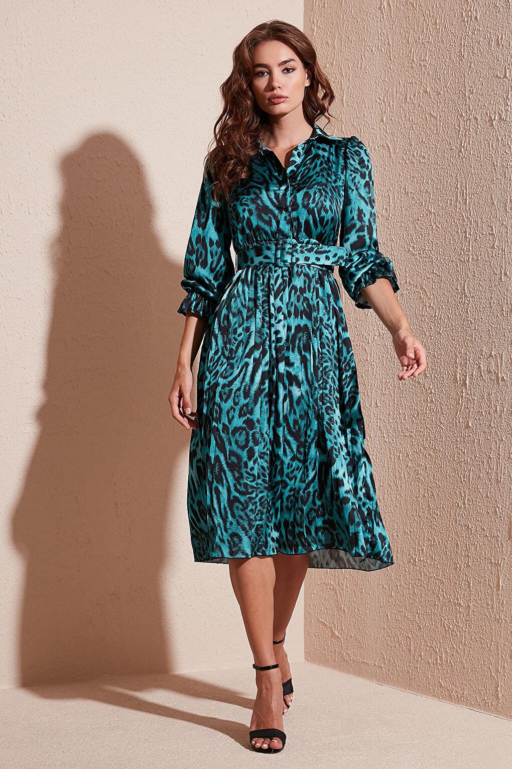 Leopard Patterned Belted Sleeve Detailed Pleated Midi Dress 611EL201