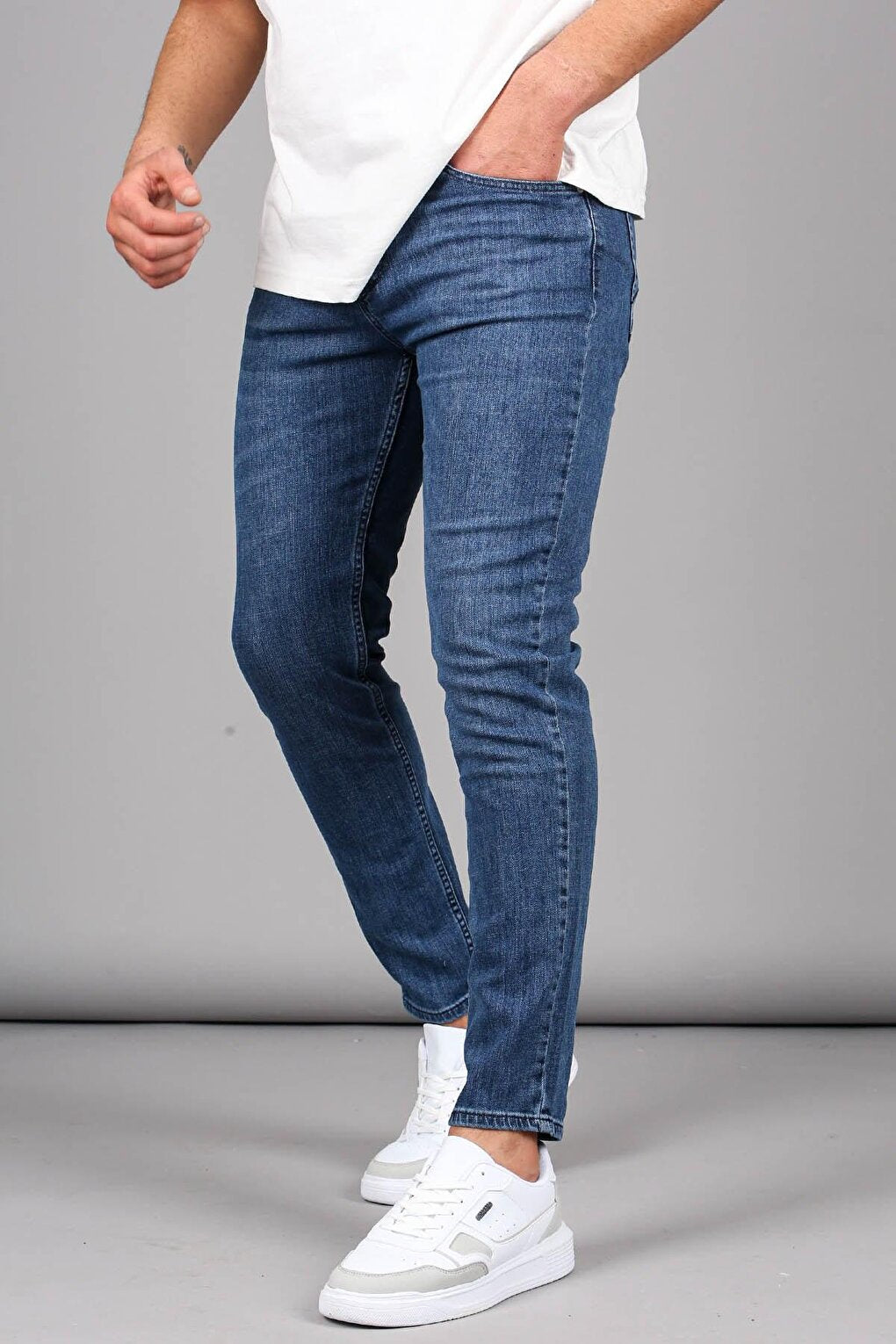 Blue Straight Fit Men's Jean 6333