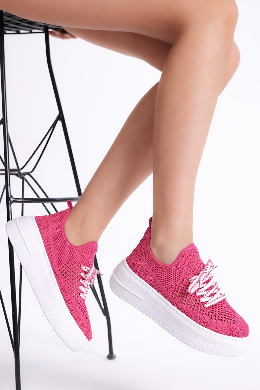 Women's Fuchsia Comfortable Mold High Sole Lace-up Tricot Sneaker