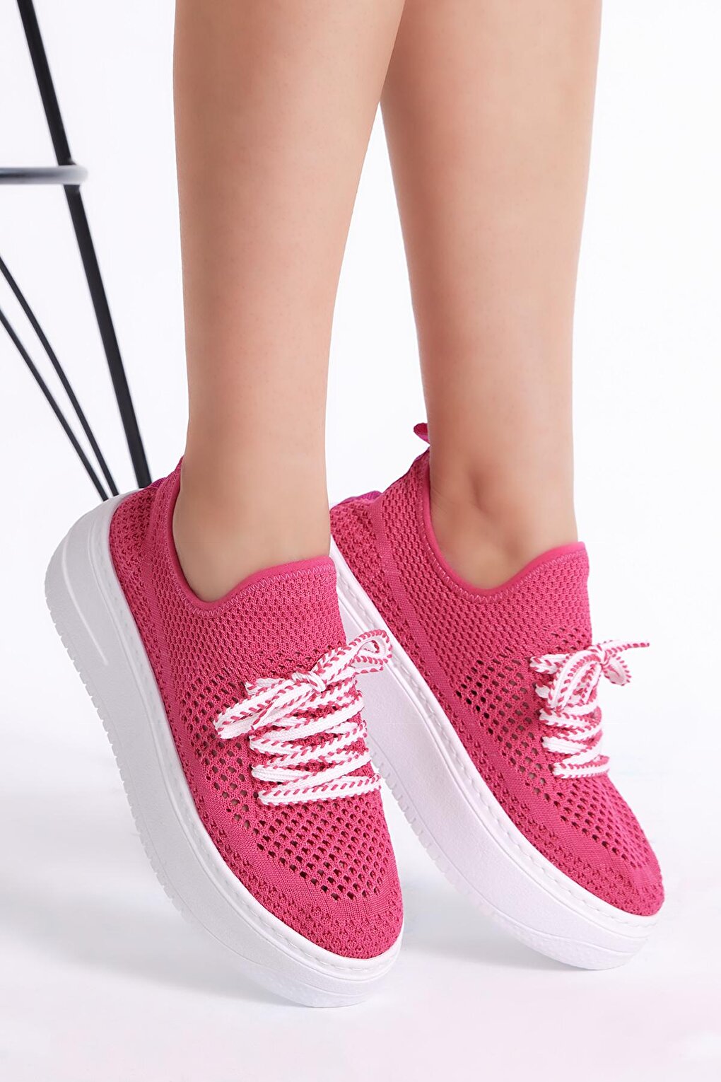 Women's Fuchsia Comfortable Mold High Sole Lace-up Tricot Sneaker