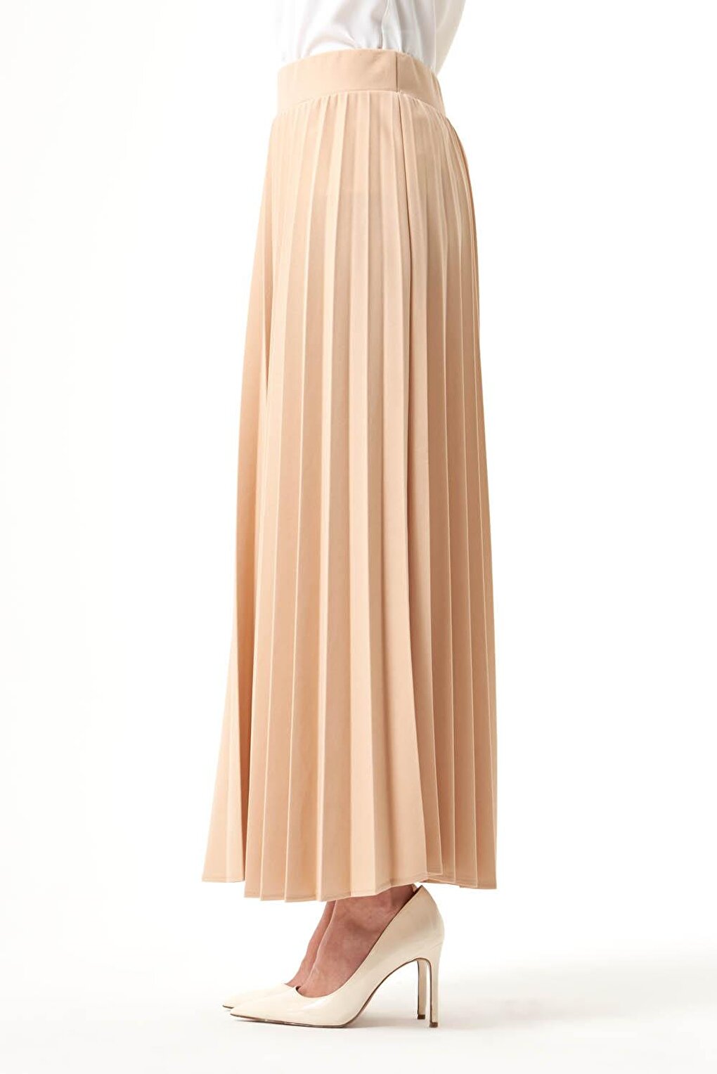 Crepe Knitted Pleated Beige Skirt