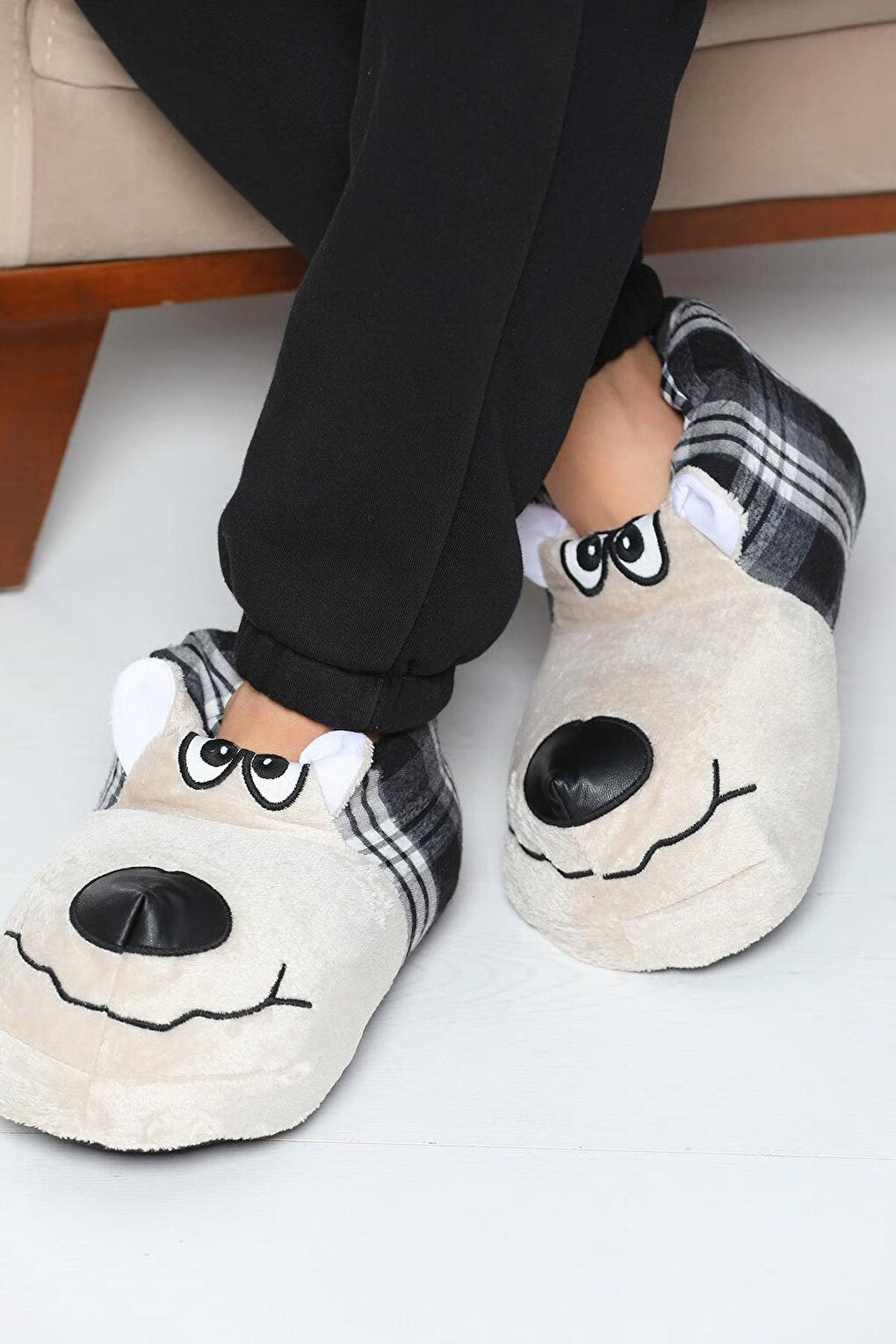 Angry Dog Figure Silent Sole Thermal Women's Slippers Cream