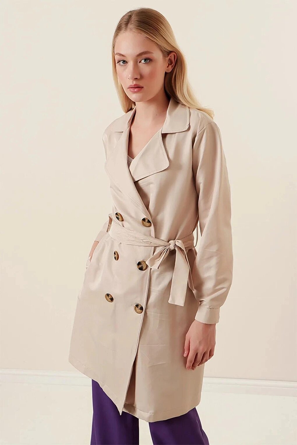 Women's Cream Double Breasted Collar Belted Unlined Seasonal Comfortable Short Trench Coat Hzl23S-BD158641