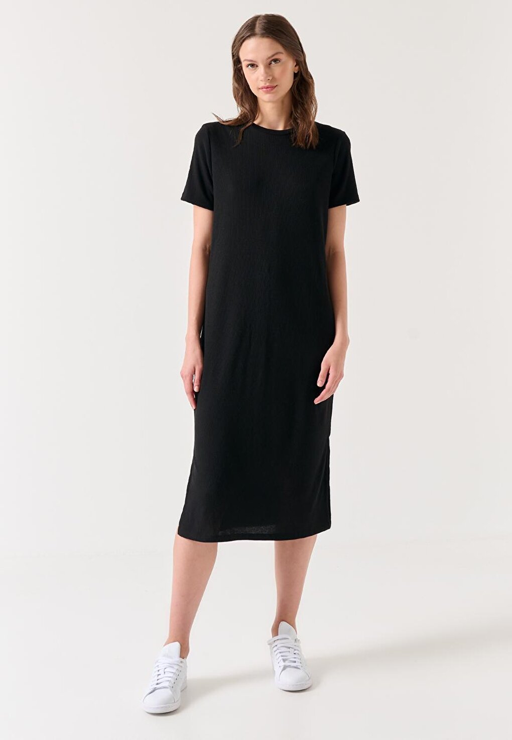 Black Straight Cut Crew Neck Short Sleeve Knitted Dress