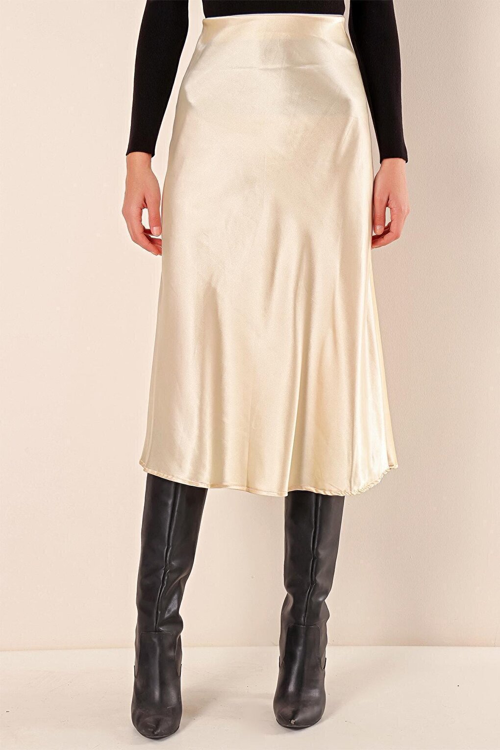 15806 Satin Skirt - Cream