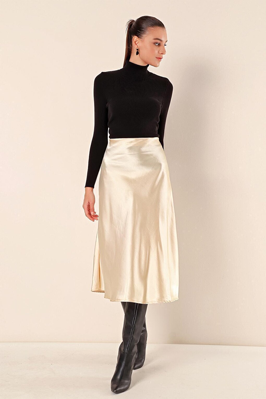 15806 Satin Skirt - Cream