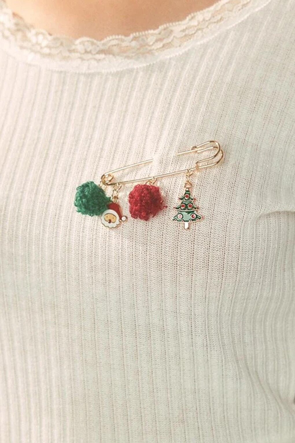 Christmas Charm Figured Scottish Needle Lapel Pin