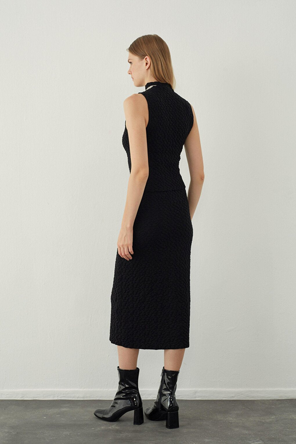 Black Embossed Patterned Midi Knit Skirt