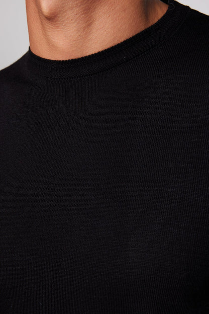 Slim Fit Narrow Cut Crew Neck Soft Textured Men's Sweater