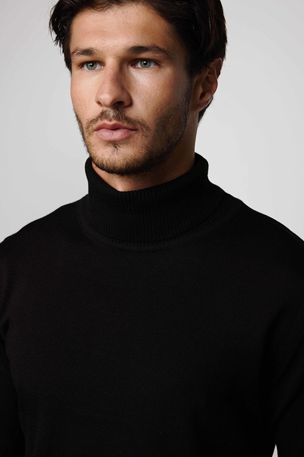 Slim Fit Narrow Cut Full Turtleneck Non-Pilling Soft Textured Black Men's Sweater