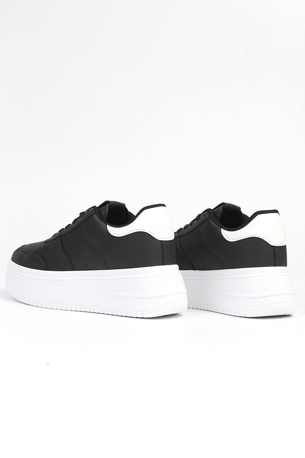 LC-31100-Black White-Women's Sneakers