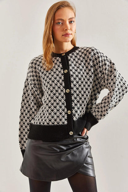 Women's Buttoned Patterned Knitwear Cardigan